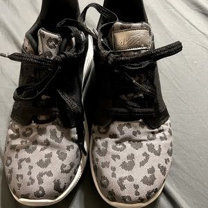 Avia leopard shoe womens size 7
